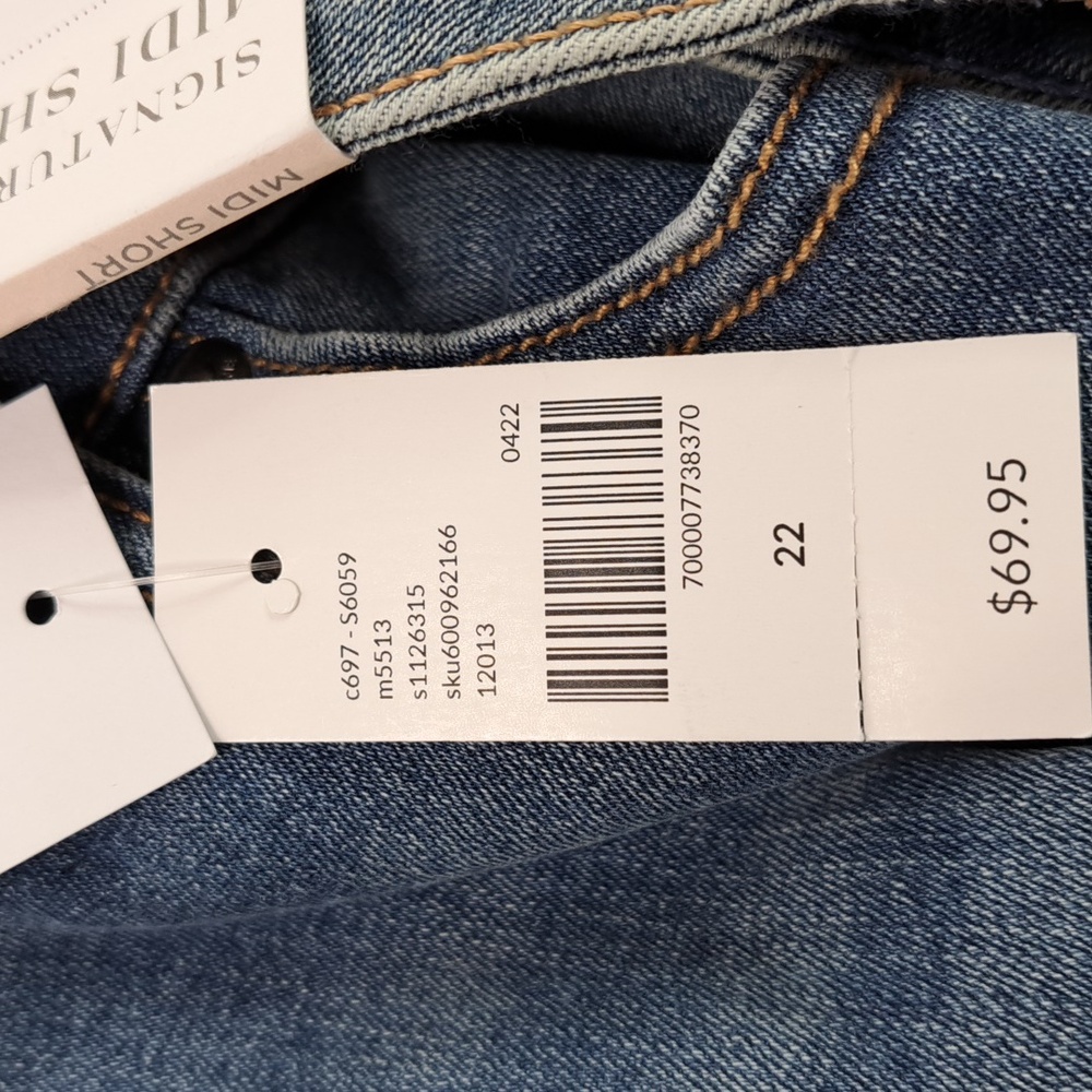 New Lane Bryant Signature Fit Midi Short Mid-Rise Flex Magic Waistband Size 22 - Picture 13 of 13